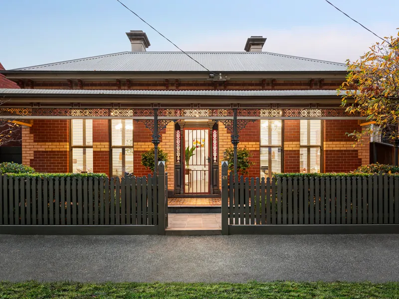 Freestanding Victorian, Prime Location