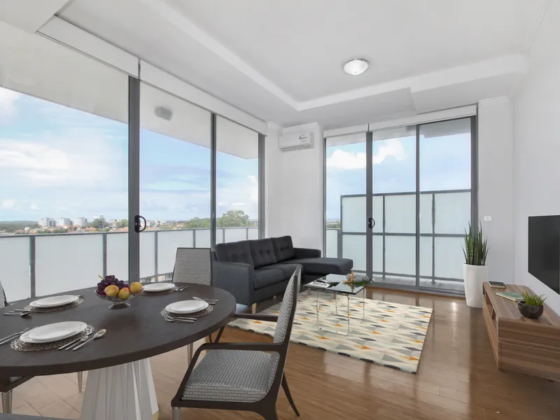 Bright and sunny 1 bedroom apartment with water views
