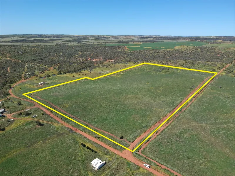 Space to grow on this secluded Isseka block.