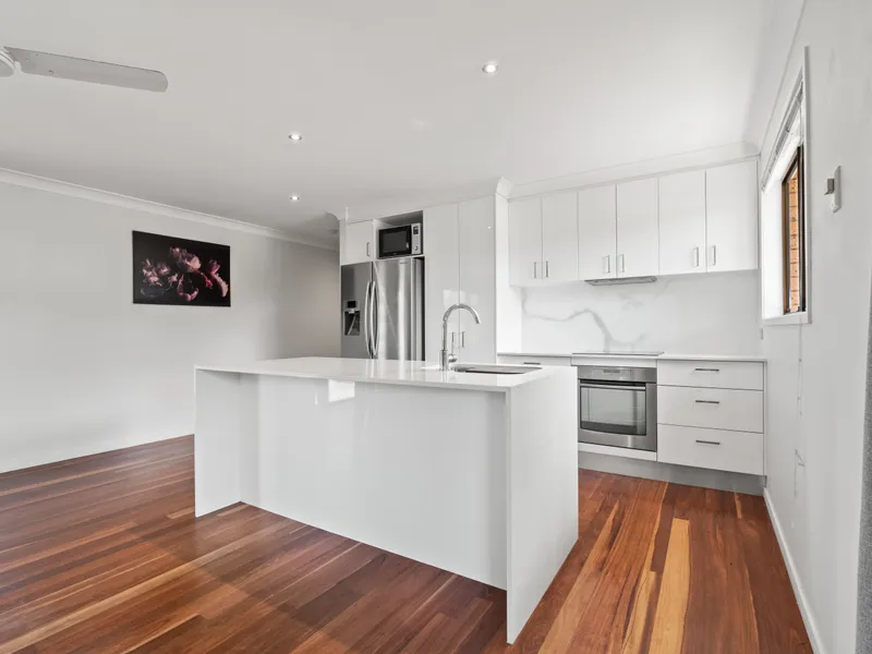 Easy-care unit in the heart of Burleigh Waters