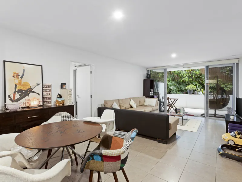 Ground Floor Spacious Apartment with Private Patio – A Must to Inspect!