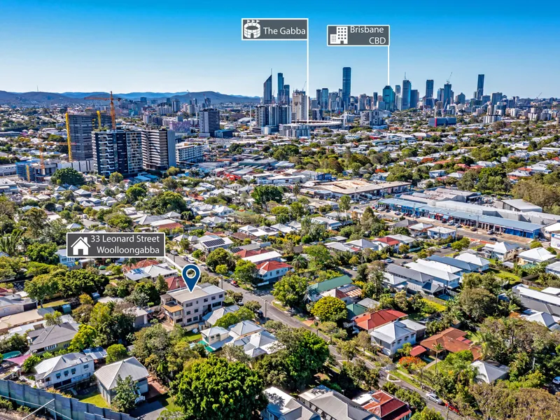 Massive Ground Floor Unit - Air Conditioning & Huge Private Courtyard.