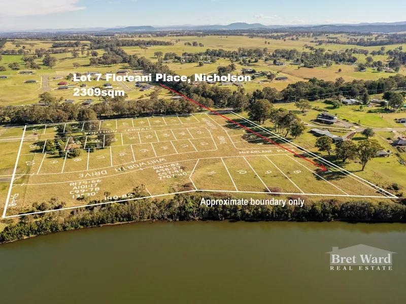 MAJESTIC VIEW OF THE MIGHTY NICHOLSON RIVER