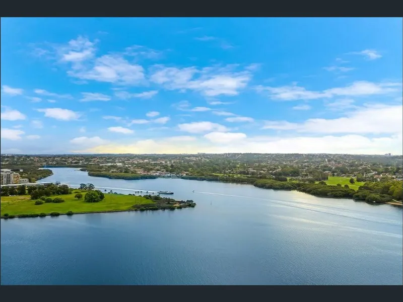 Stunning Water Views with Hotel Style Facilities 