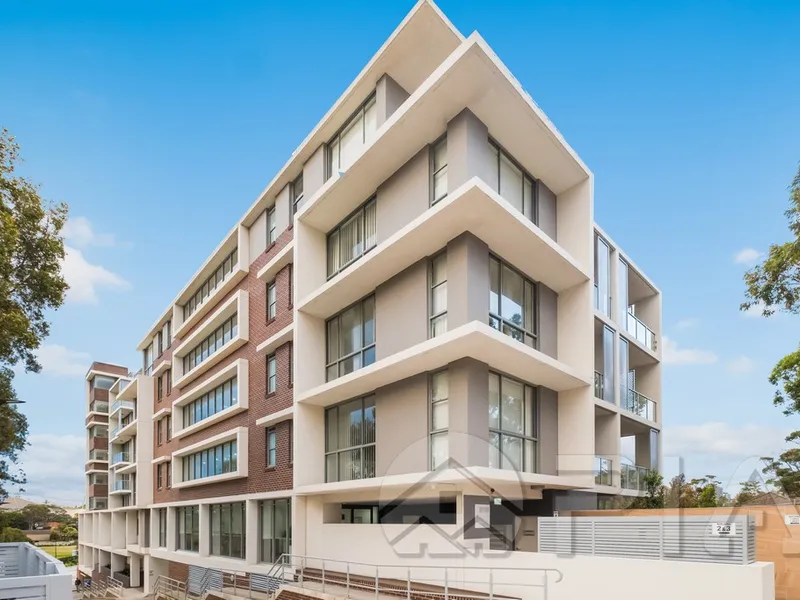 8 Minutes to Maroubra Beach, Modern Apartment Complex, featuring Spacious Interiors!!