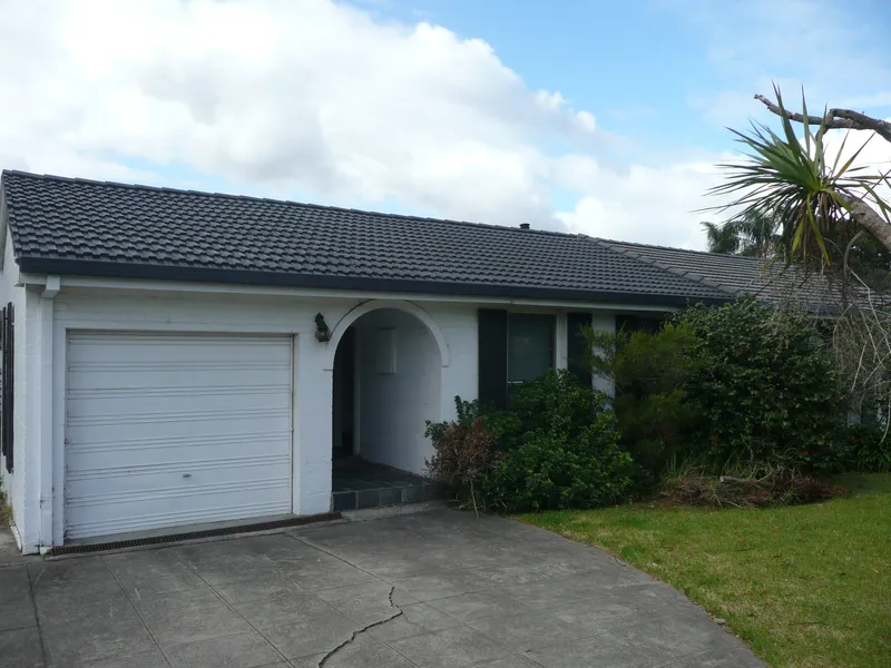 GREAT LOCATION- OPPOSITE PARKLANDS