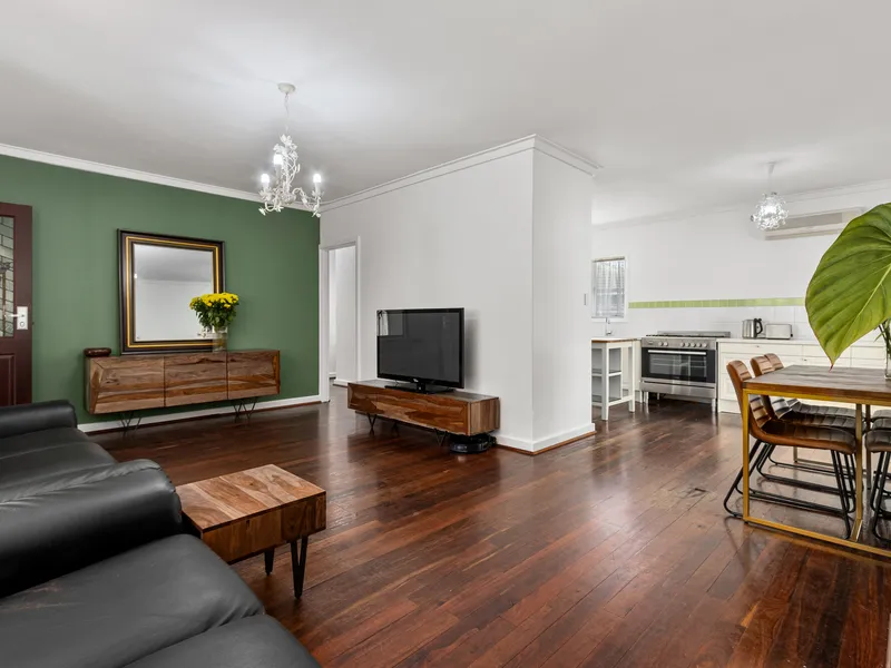CHARACTER HOME IN THE HEART OF ROCKINGHAM! FABULOUS FIRST HOME OR INVESTMENT!