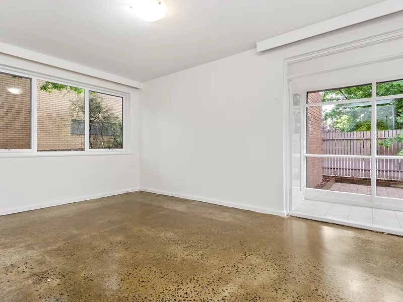 Renovated 3 Bed Apartment with Private Courtyard