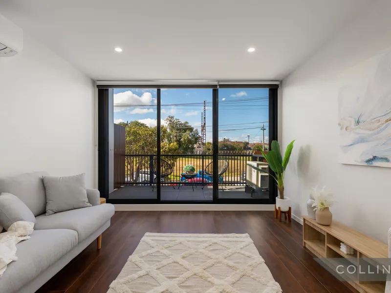 Brand New Apartment, Adjacent to Thornbury Train Station