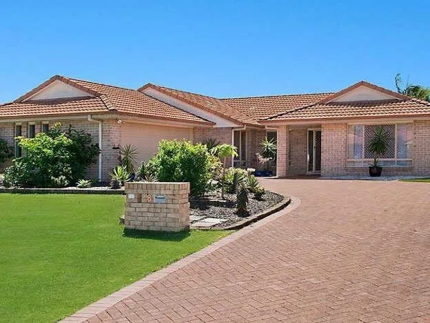 LOVELY PELICAN WATERS HOME