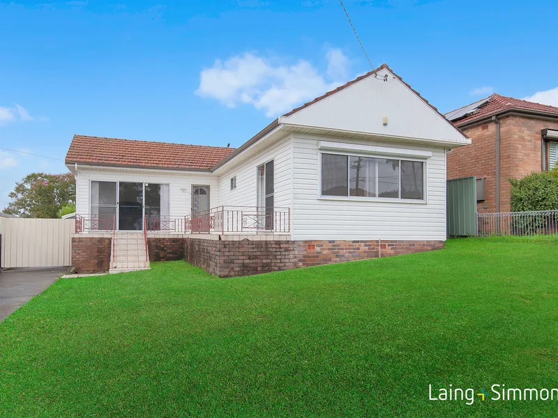 North Facing family home on elevated 569m2 block.