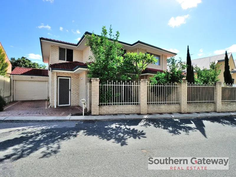 LOW MAINTENANCE - SPACIOUS HOME 