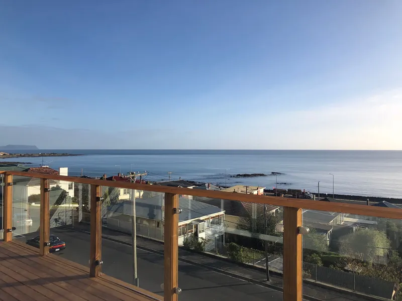 RENOVATED WITH VIEWS IN POPULAR PARKLANDS!