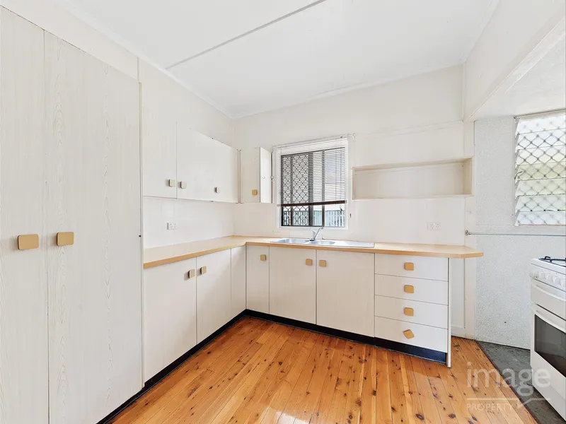 FANTASTIC 3 BEDROOM HOME IN SOUGHT AFTER LOCATION!