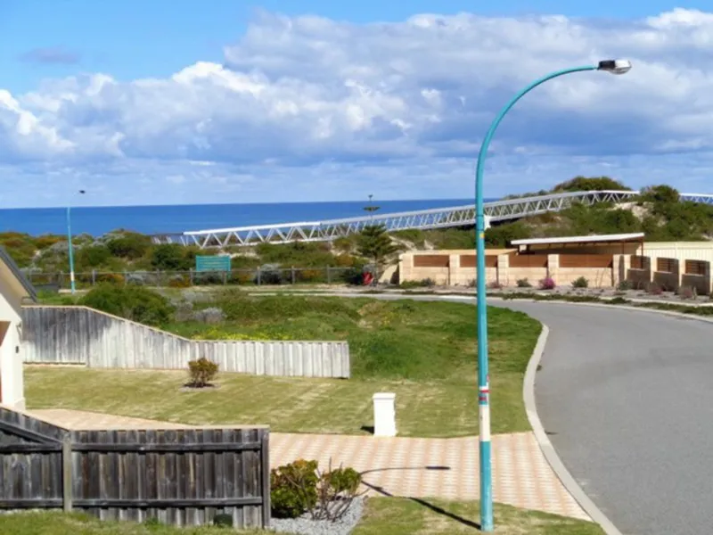 Seaside Sensation! 900m2 on Foreshore!