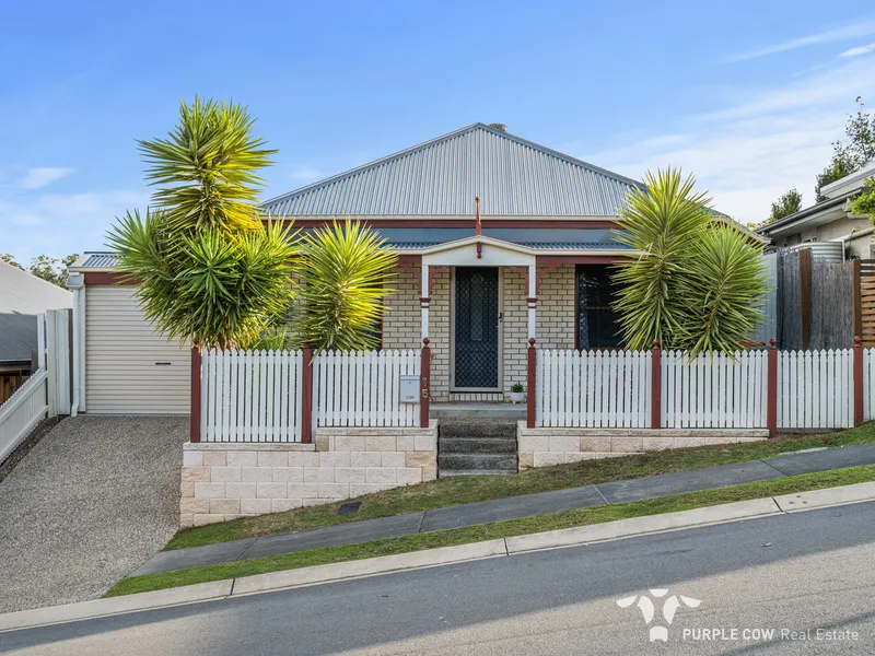 IMMACULATELY MAINTAINED COTTAGE