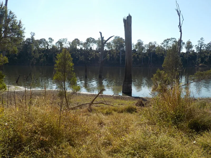 BURNETT RIVER FRONTAGE...DEEP WATER.