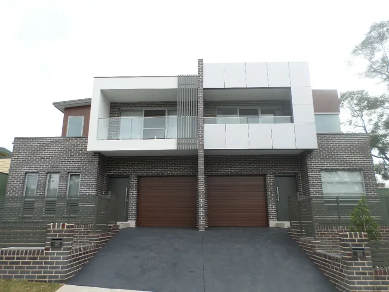 MASSIVE 5 BEDROOM FAMILY LIVING