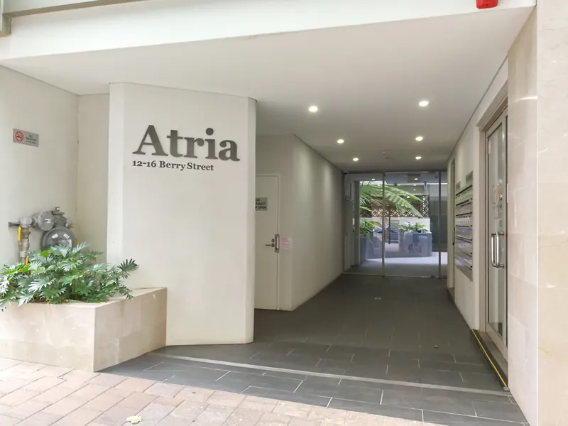 Excellent 1 Bed Apartment with partly Furniture in Heart area of North Sydney