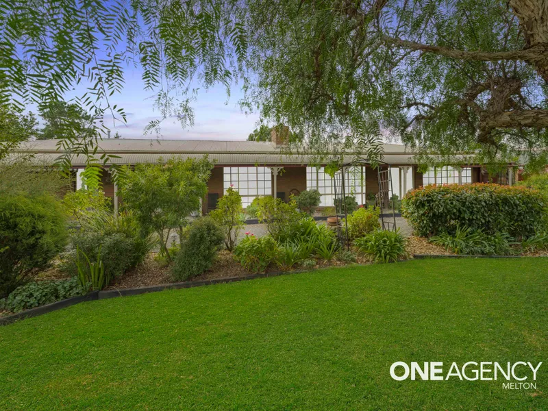 A HOME AMONG THE GUM TREES