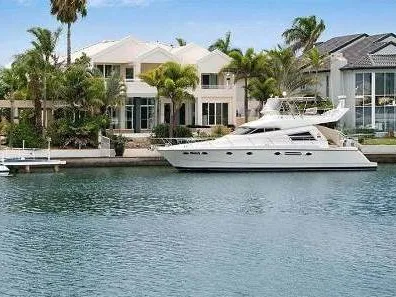 1000m2 Block with 23.1mtr Easterly Waterfrontage - Direct Ocean Access - 5 Bed, 6 Bath Home!