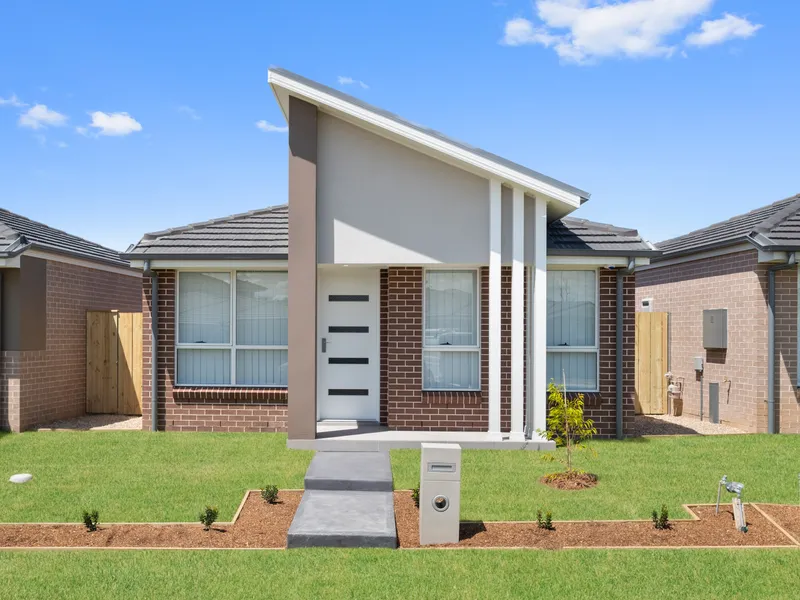 BRAND NEW - MOVE STRAIGHT IN