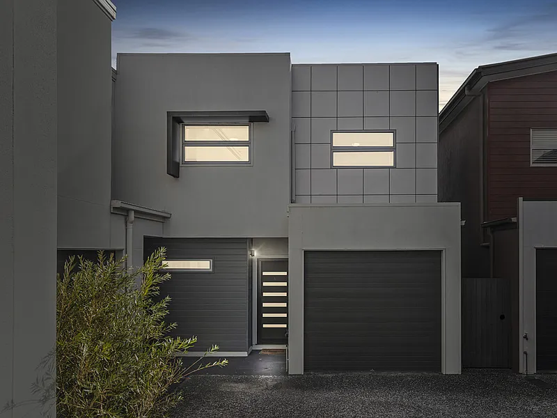 Exceptional Townhouse, 3 Bedrooms + Study, Elegance, Location and Lifestyle