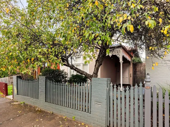 This delightful 3-bedroom house in Carlton North offers a perfect blend of comfort and functionality!