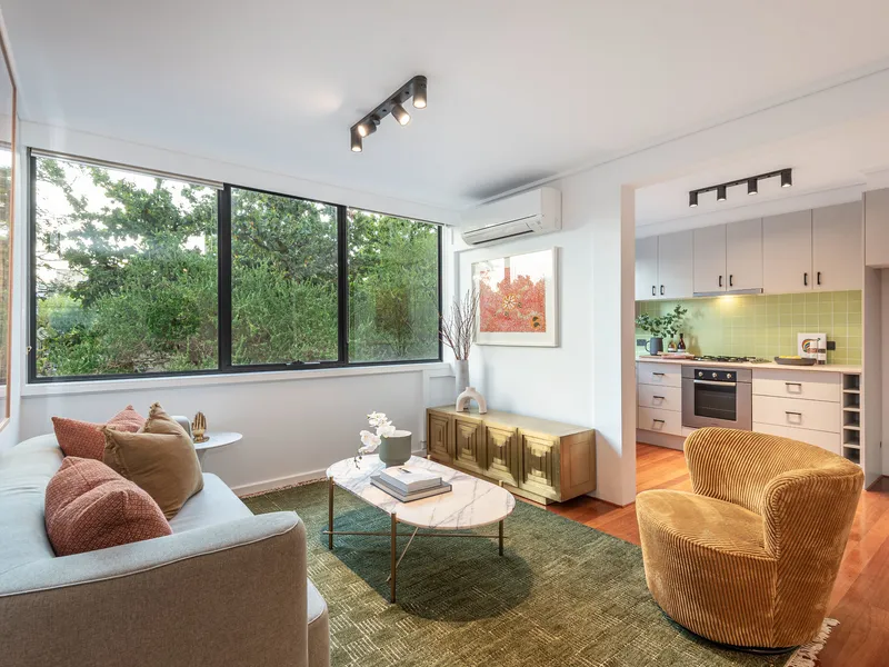 Convenient, contemporary living in premier South Yarra location