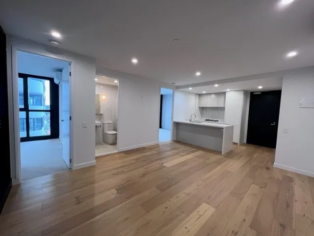 Brand New: Level 21, 2 bed 2 bath with parking