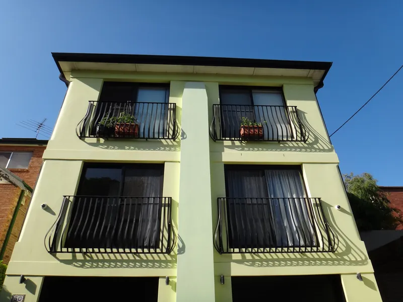 Fantastic Two Bedroom Apartment, Minutes to Coogee Beach and Amenities, Must View!