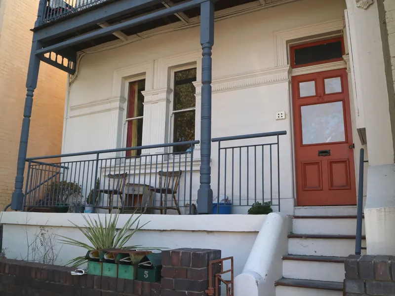 SPACIOUS 1 BEDROOM IN QUIET STREET!