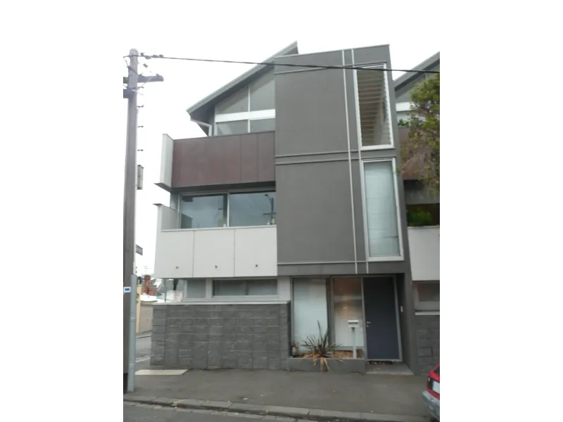 Stylish 3-Storey Townhouse in North Melbourne