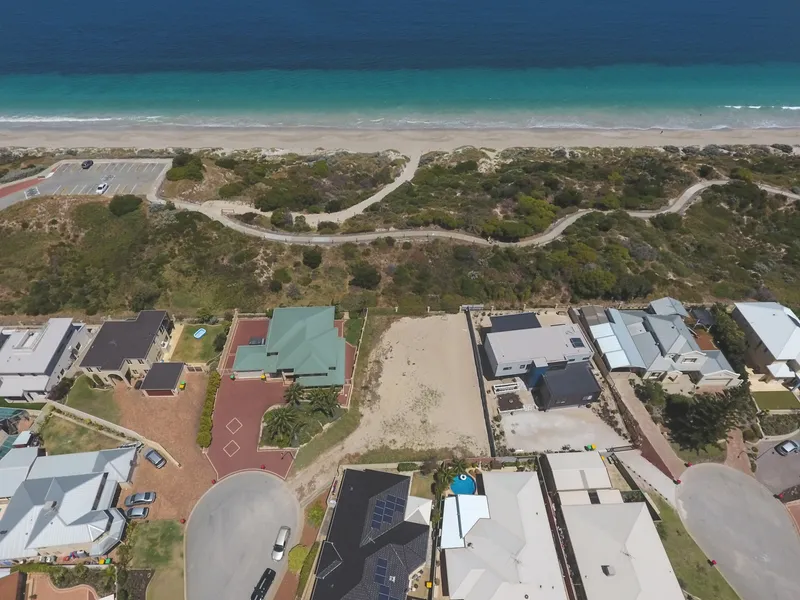 STUNNING BEACHFRONT LOCATION!