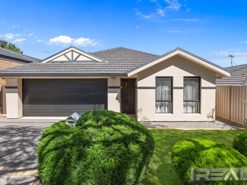 A fantastic 4 Bedroom home in a beautiful tree lined estate!