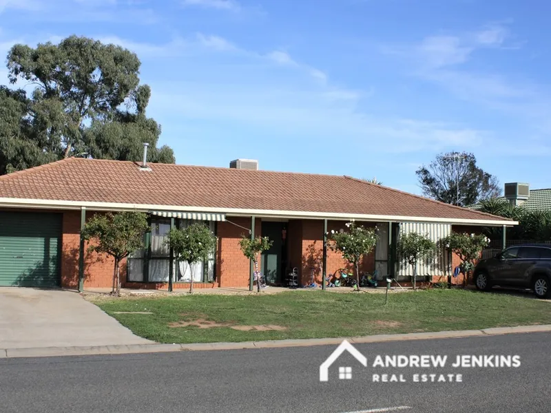 Boasting 800sqm - Close to School & Sporting Facilities!