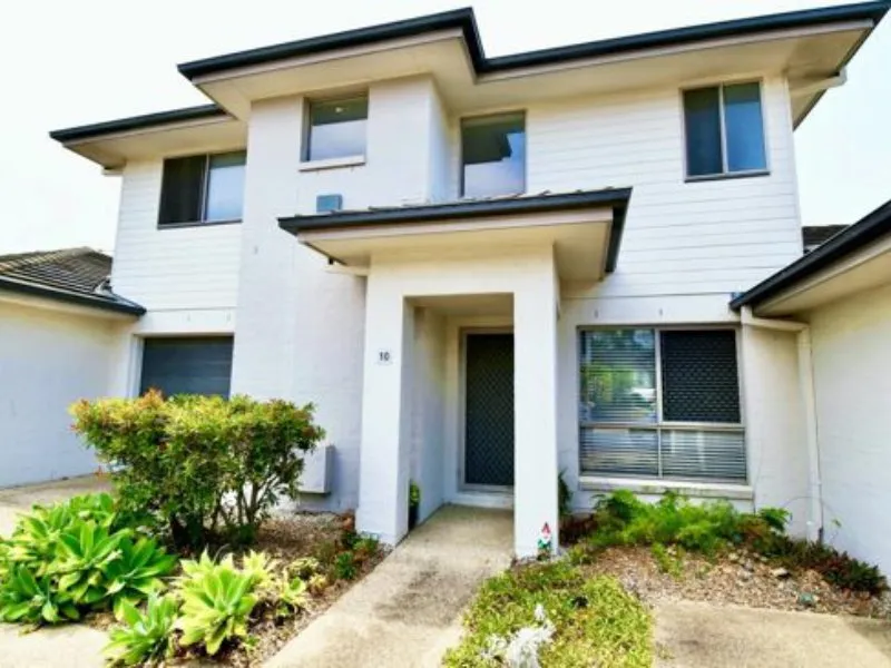 SPACIOUS TOWNHOUSE! SOUGHT AFTER COMPLEX!