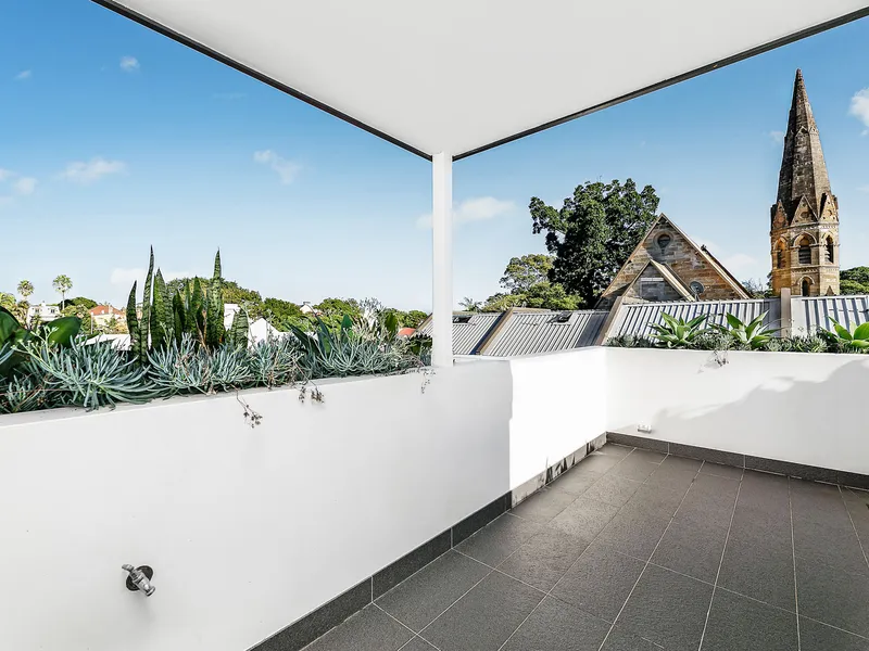 ROOF TOP TERRACE WITHIN A BOUTIQUE BLOCK OF 2