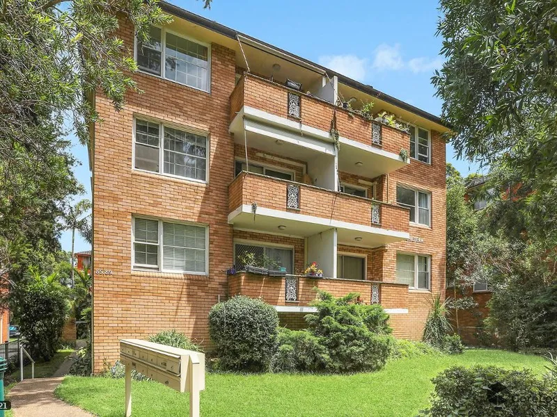 2 bedroom unit in convenient location