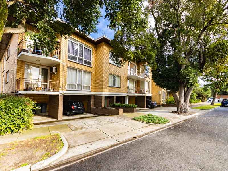 Immaculate condition in unsurpassed location