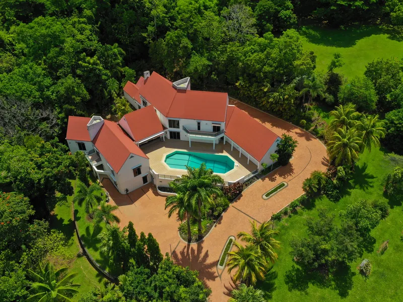 The opportunity of a Lifetime on 4 Acres!