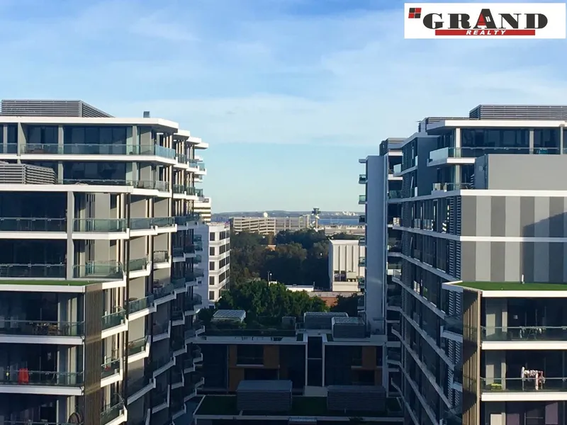 Luxury 3 bedrooms Apartment With Waterview