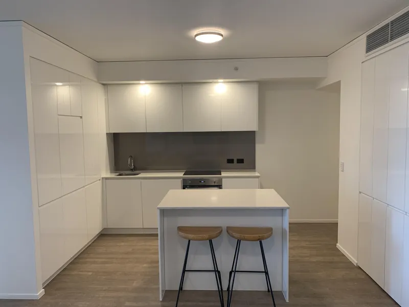 FULLY FURNISHED 2Bed+ 1Bath Apartment with Car Space