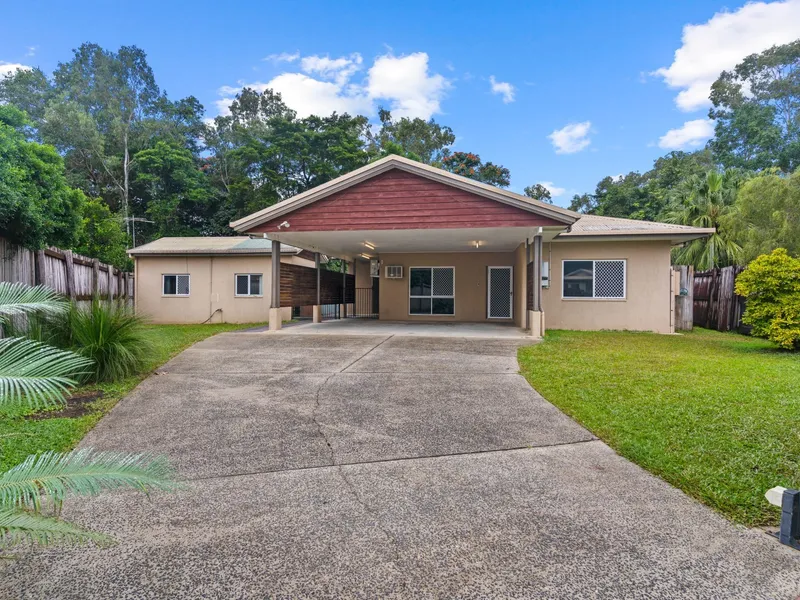 Bonus Granny Flat for the Extended Family, Lush Green Aspects, Bar Entertainer