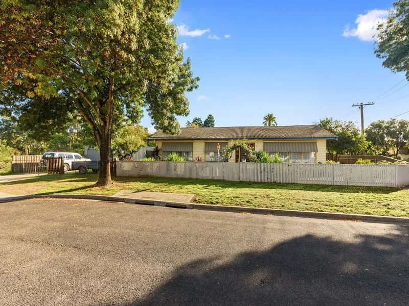 First Home-Buyers - Investors. A little Gem in Popular White Hills