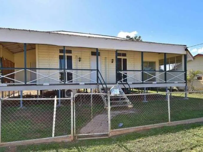MODERN QUEENSLANDER WITH LARGE SHED