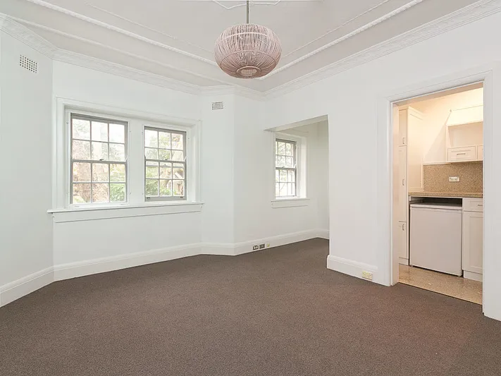 One Bedroom Apartment In Sought After Location