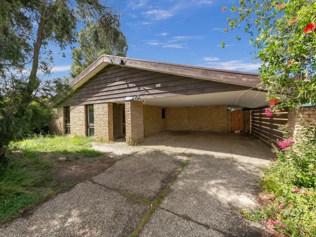 Large Single Storey 4 Bedroom Corner Block  