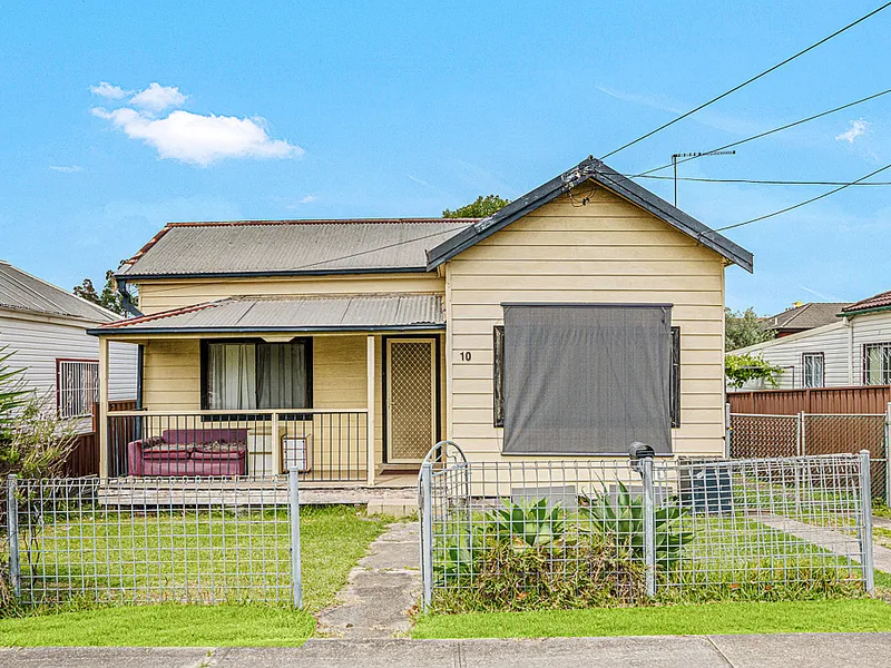 R4 Zoning - Central Location!!