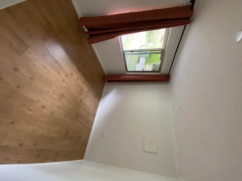 Comfortable unit In Supreme Location